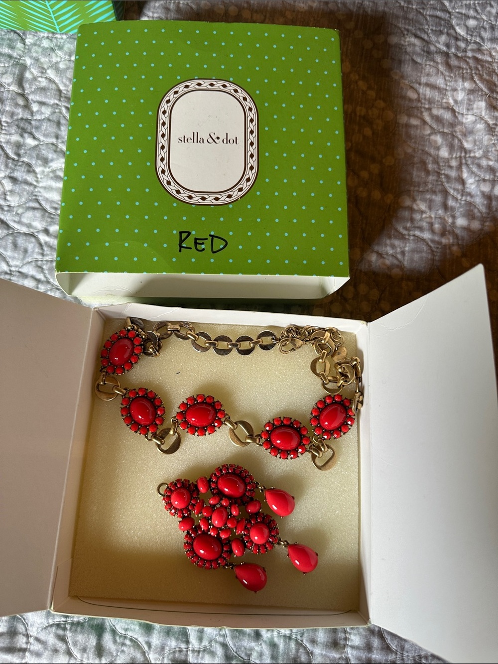 Stella & Dot Coral-Red Cluster Statement Necklace 8261.5